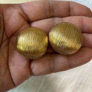 Brushed Gold Tone Vintage Clip on Earrings‎